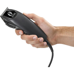 Recortadora Oster Ace Mini con motor magnético para cortes precisos.