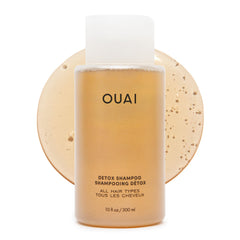 OUAI Detox Shampoing, bouteille-vinaigre-pomme purifie le cuir chevelu et rafraichit les cheveux.