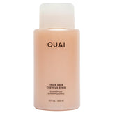 Shampooing OUAI épais: bouteille brillante prête à hydrater les cheveux.