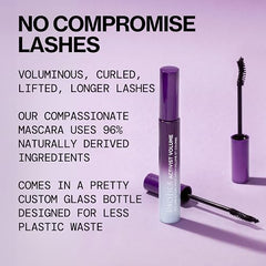 Pacífica Activist Curling Mascara, aplicador curvo mostrado para rizo y volumen.