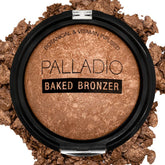 Palladio Bronceador Horneado ofrece brillo dorado para un look radiante.