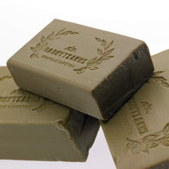 Papoutsanis barra-jabon-aceite-oliva-natural-textura-velvet, sensación aterciopelada al aplicar.