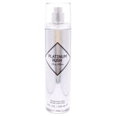 Paris Hilton Platinum Rush, frasco vertido, ideal para empezar tu ritual diario.