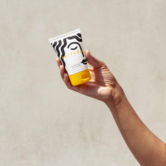Rizos hidratados con PATTERN; botella cremosa ideal para cabello seco.