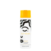 PATTERN Shampoing clarifiant en bouteille pour cheveux bouclés et propres.
