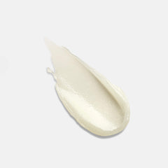 Aplicación suave en labios secos con Paula's Choice Balsamo Emoliente.