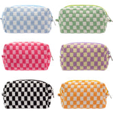 PAZIMIIK bolso de maquillaje a cuadros visto de frente, diseño práctico para viaje.