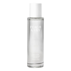 Peach & Lily Wild Dew Treatment Essence — bouteille et versement, hydratation légère.