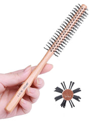 Cepillo PERFEHAIR redondo pequeño para cabello corto ofrece levantamiento suave y volumen.