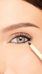 Pixi Eye Define Waterline ofrece trazo preciso para delinear la línea de agua sin esfuerzo.