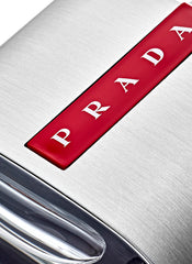 Prada Luna Rossa etiqueta: nombre legible que inspira sofisticación