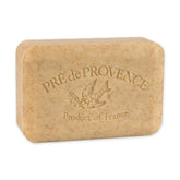 Jabón artesanal Pre de Provence con miel y almendra, barra lista para exfoliar suavemente la piel.