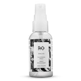 R+Co Dallas: botella frontal que destaca volumen y brillo