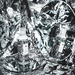 R+Co Foil Frizz + Static Spray, dispersión de niebla para cabello suave.