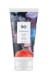 R+Co Mannequin Pâte coiffage-matte offrant tenue durable et mouvement naturel.