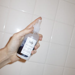 R+Co Spiritualized Dry Shampoo Mist: secado rápido tras entrenamiento para sensación fresca.