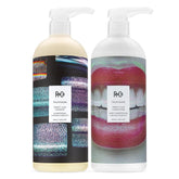 R+Co Television shampoo, botella frontal, suaviza el cabello para un acabado sedoso.