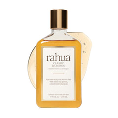 Rahua Classic Shampoo, botella en estante, cabello saludable.