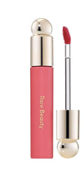 Rare Beauty Soft Pinch Lip Oil Feliz, aceite labial con tono para labios hidratados.
