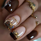Uñas postizas Rchovsam marrón con diseño francés para un look elegante.