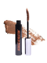 Redhead Revolution Gingerlash Mascara, brosse en action et teinte rouge-brun naturelle.