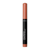 REVLON ColorStay Matte Lite Crayon en la mano muestra un tono intenso y ligero.