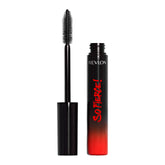 REVLON So Fierce Mascara en aplicación para definición precisa sin grumos.
