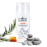 Crema reparadora Rhino Skin Solutions para manos y pies, alivia la piel agrietada.