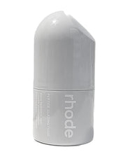 RHODE Fluido Glaseado, textura ligera que se absorbe rápido.