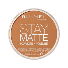 Rimmel London Stay Matte Toffee, polvo compacto para aplicación suave y acabado mate duradero.