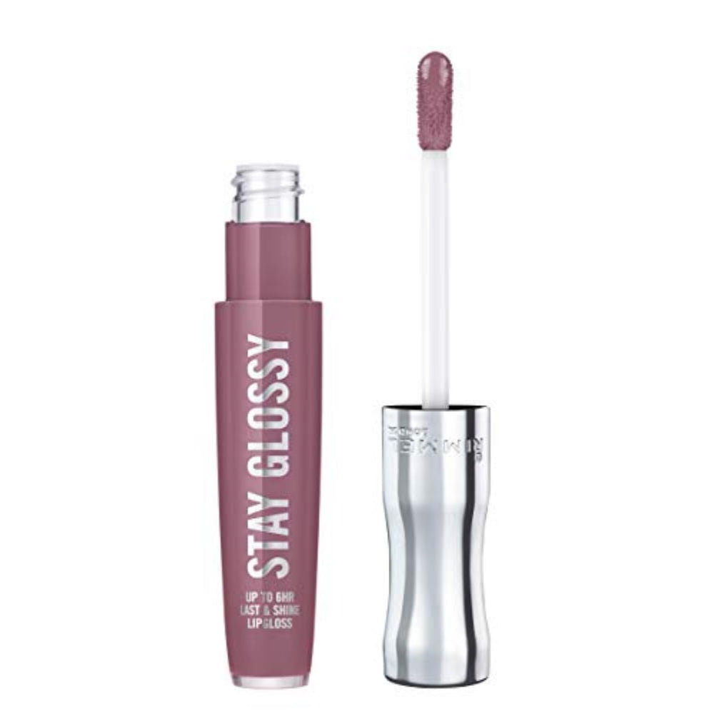 Rimmel Stay Glossy muestra brillo labial intenso con 200 Tainted Love para un look duradero.