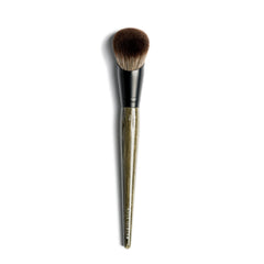 Pincel C42 de Rose and Ben Beauty, acabado suave y uniforme.