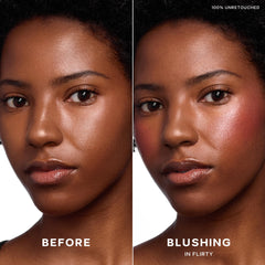Aplicación en pómulos con rubor líquido para un aspecto natural.