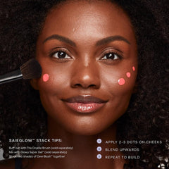 Saie Dew Liquid Blush Trio Baby teinte rose sur les pommettes