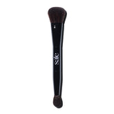 Saie The Double Brush pour poudre et crème, application fluide et précise.