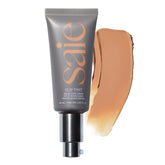 Saie Slip Tint botella en primer plano con acabado suave y luminoso