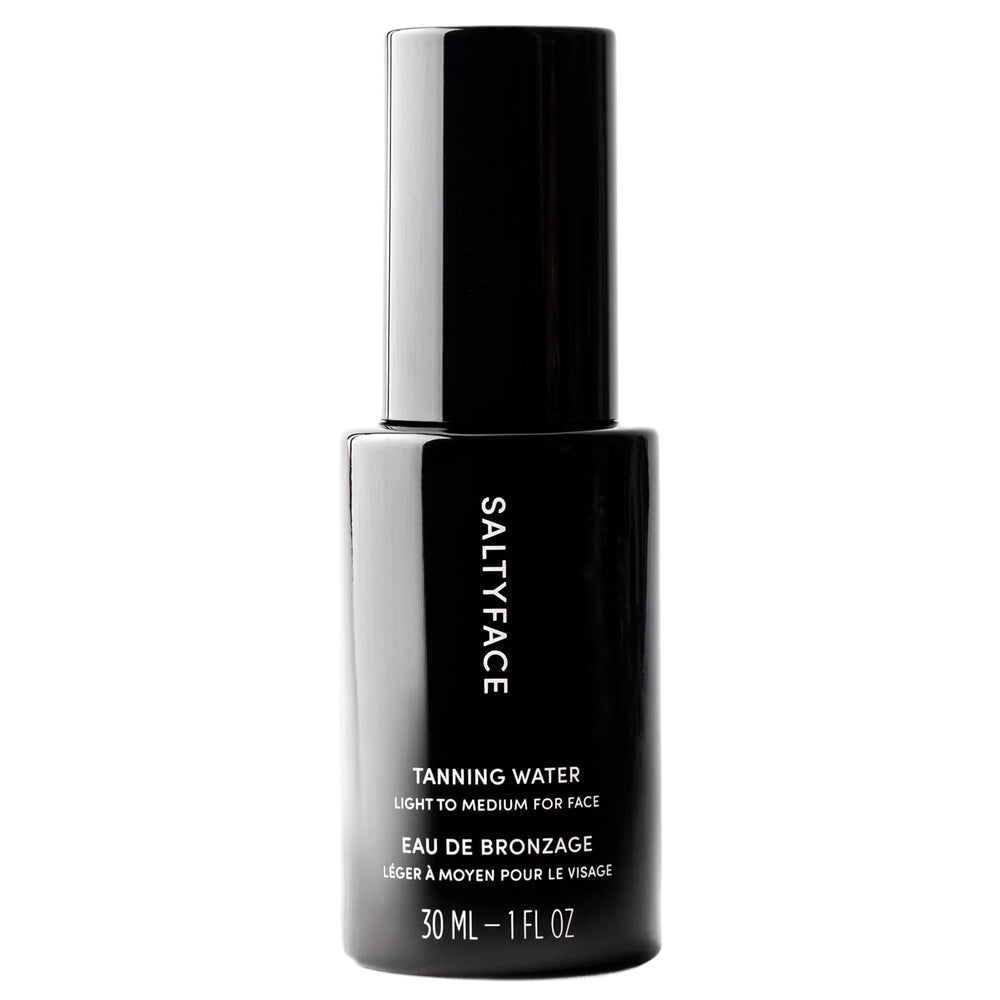 SALTYFACE Agua Bronceadora Botella muestra la fórmula suave para rostro, cuello y pecho.