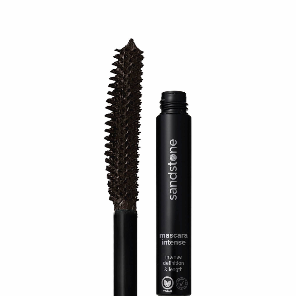 Mascara Sandstone Scandinavia para ojos sensibles, enfoque aplicacion suave para uso diario.