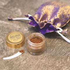 Aplicación suave en axilas con Scent of Samadhi.
