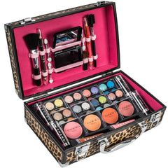 Conjunto SHANY: sombras, brillos y mates para looks versátiles en marcha.