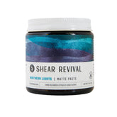 Shear Revival Northern Lights pomada mate en envase ámbar para un acabado natural