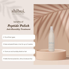 SHIBUI Peptide Polish se aplica en las manos para distribuir brillos sedosos sin peso.