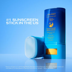 Detalle de la aplicación bajo maquillaje con la barra solar Shiseido