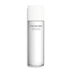 Shiseido Men Loción Hidratante Clear, botella visible, ofrece hidratación de larga duración.