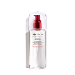 Shiseido Suavizante de Tratamiento: botella cercana, mejora la preparación de la piel para los siguientes pasos.
