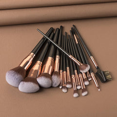 Brocha base/concealer SIHIMESOLFVE para cobertura homogénea.