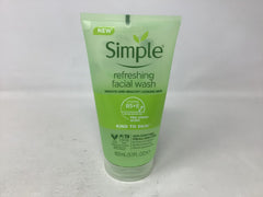Simple gel facial sin jabón para limpieza diaria en piel sensible.