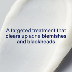 Aplicación nocturna de Skinfix Spot Treatment sobre la piel limpia.