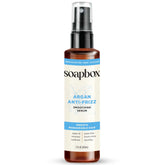 Sérum alisador de Soapbox en botella para controlar el frizz y aportar brillo.