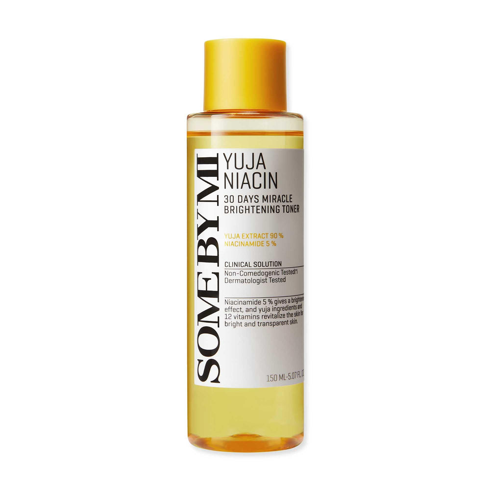 SOME BY MI Yuja Niacin Toner envase de vidrio, textura aguada para piel fresca
